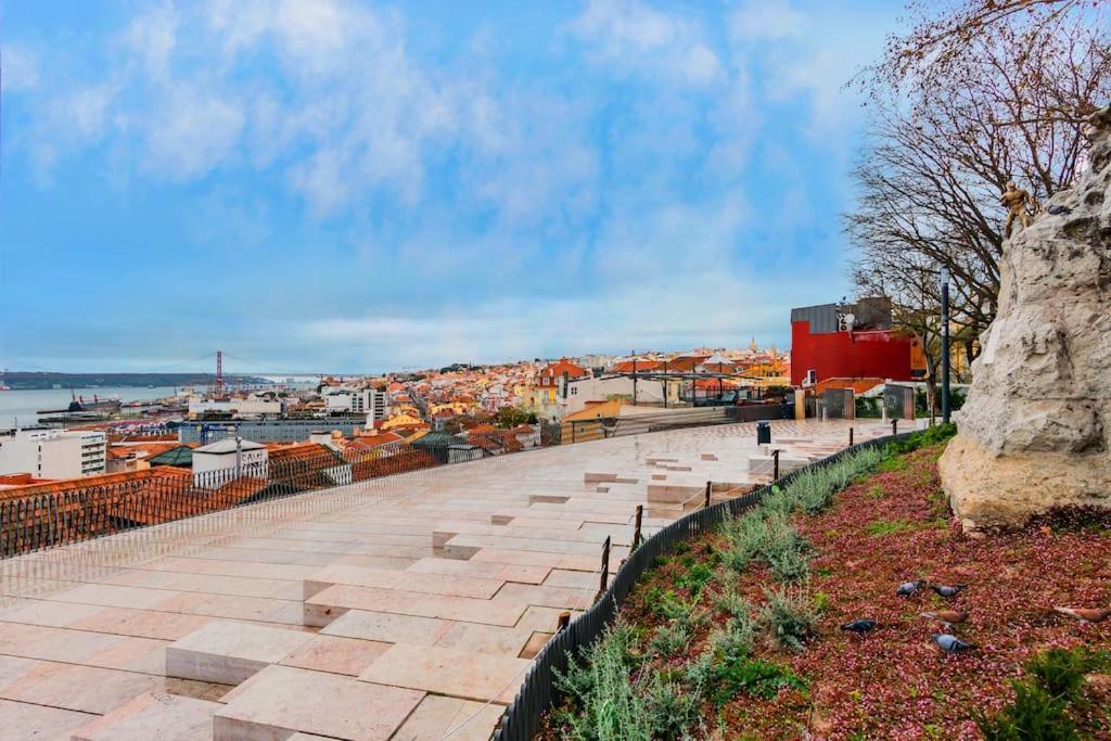 Bica'S River View Duplex Lisbon Bagian luar foto
